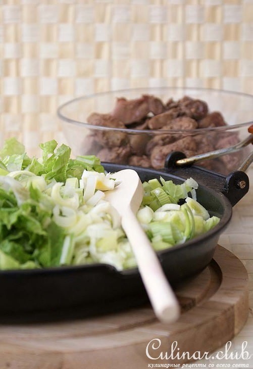 куриные сердечки и печенка с китайской капустой