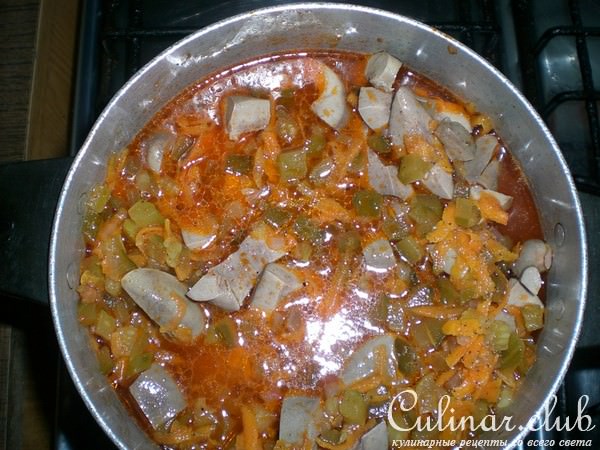 Почки тушеные с солеными огурцами