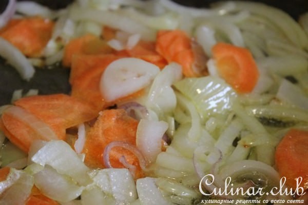 Куриная печень тушеная с овощами
