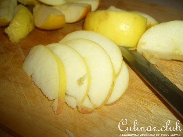 Печень индейки тушеная с яблоками