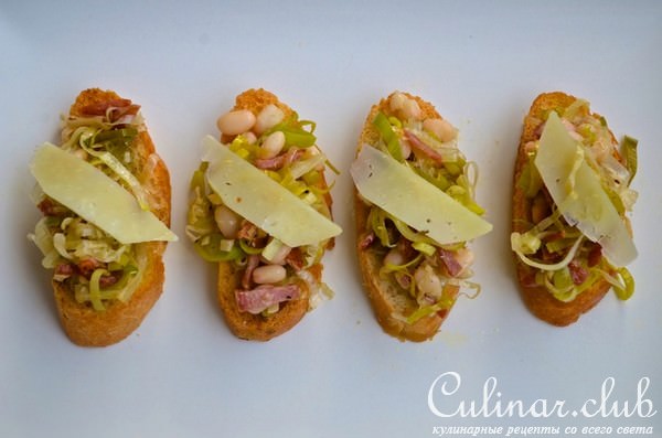 Мясные кростини, три варианта.