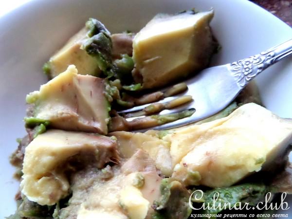 Пикантная закуска из творога и авокадо