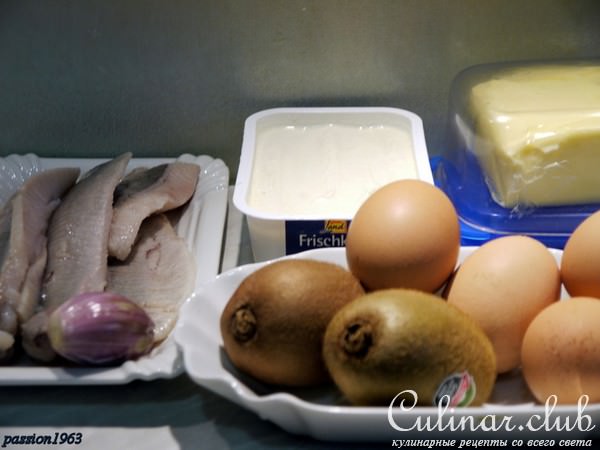 Канапе с киви с двумя разными намазками для мясоедов и рыбоедов