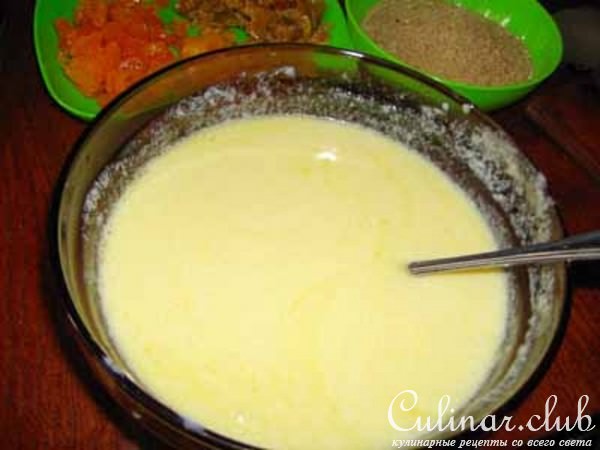 Пирог с сухарями и сухофруктами