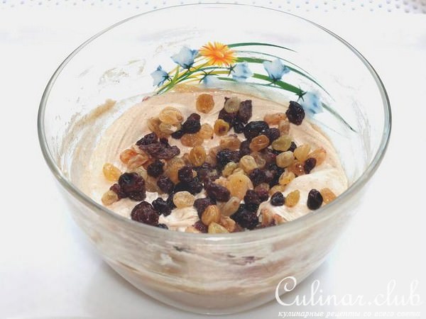 Морковный кекс с ягодной глазурью
