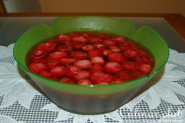 Заливная клубничка 