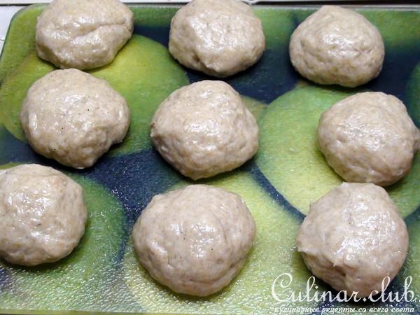 Пончики сладкие дрожжевые, с цельнозерновой мукой и фасолью.