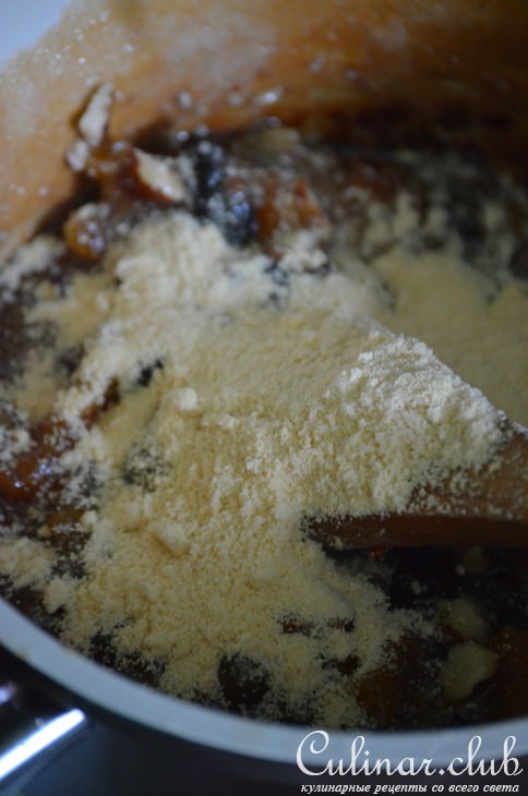 Банановые бурфи с орехами, курагой и изюмом