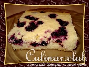 Манный пудинг с черникой