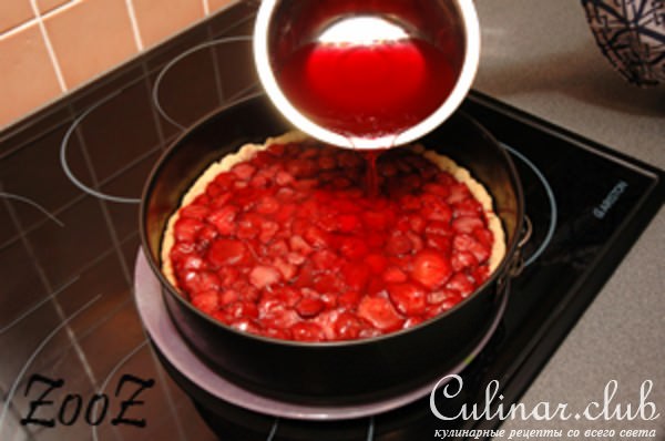 Торт с клубникой и шоколадом