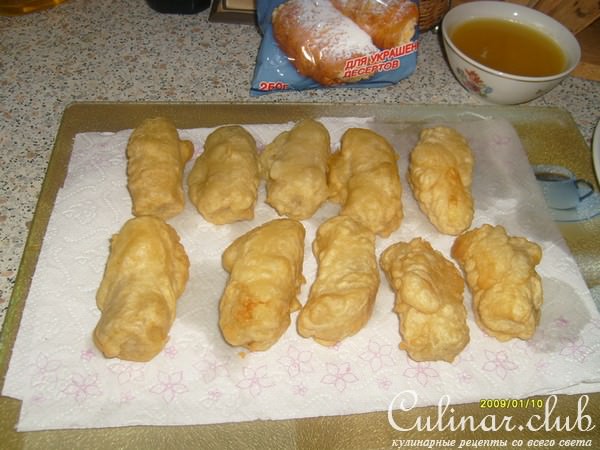 Бананы жареные в кляре с мандариновым соусом.