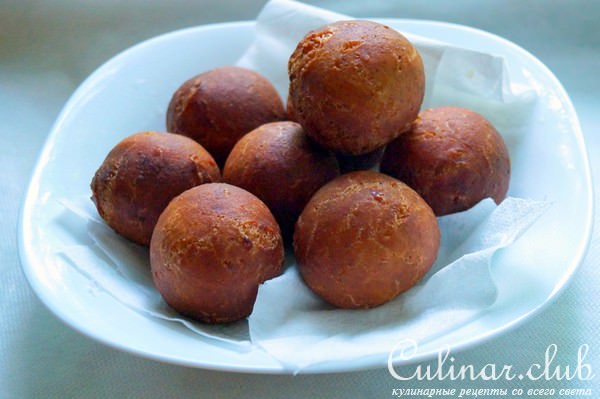 Пончики сладкие дрожжевые, с цельнозерновой мукой и фасолью.