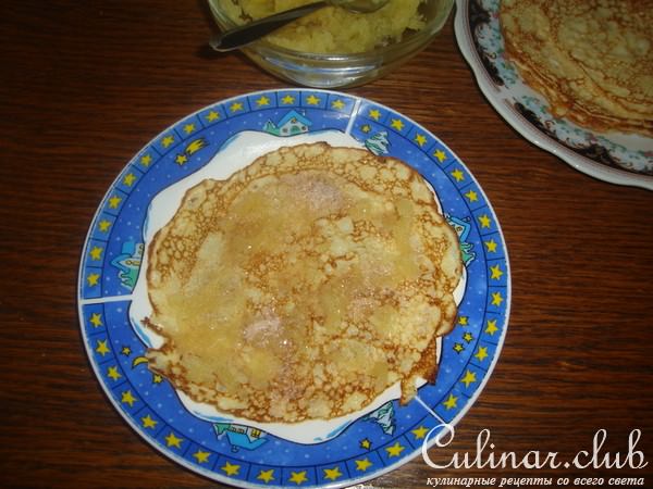 Блинчики с яблоком и корицей