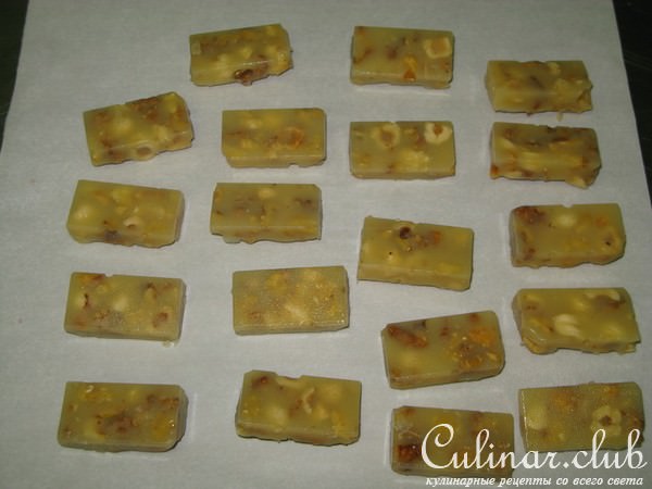 Конфетки ореховые в мягкой карамели