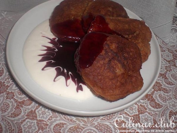 Яблочные оладьи с какао.