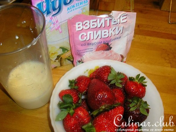 Десерт с клубникой