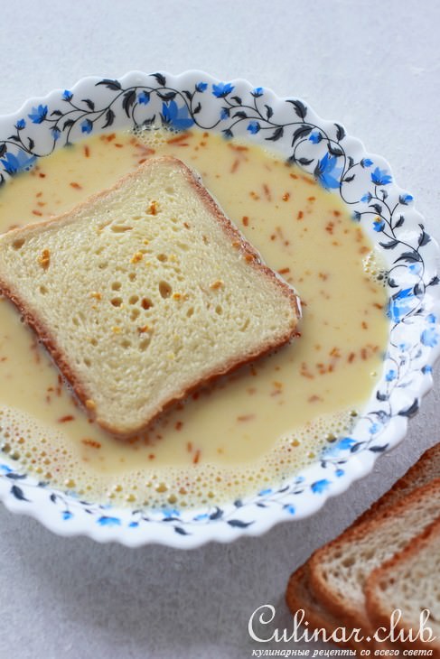 Французские тосты с творожным сыром и клюквенным соусом