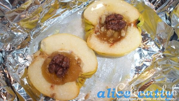 Айва запеченная с медом и орехами