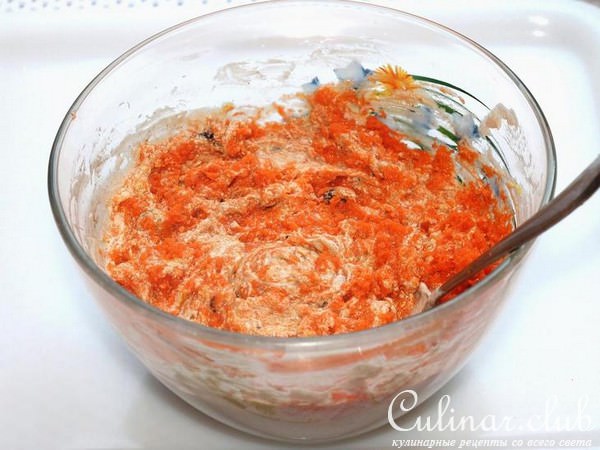 Морковный кекс с ягодной глазурью