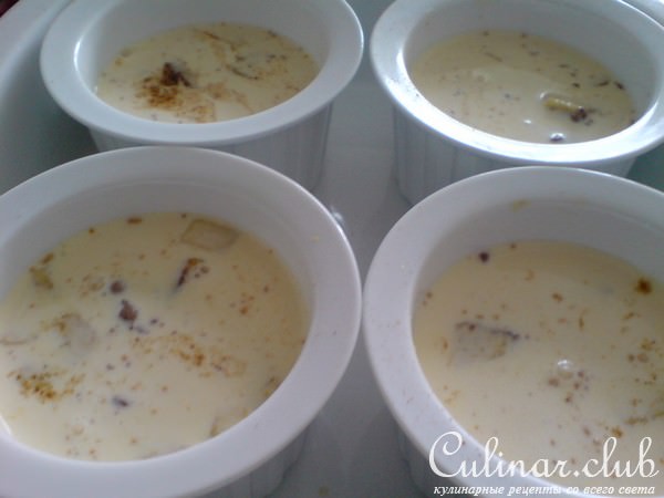 Десерт с яблоками и карамелью