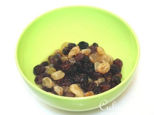 Морковный кекс с ягодной глазурью