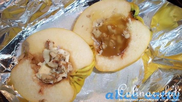 Айва запеченная с медом и орехами