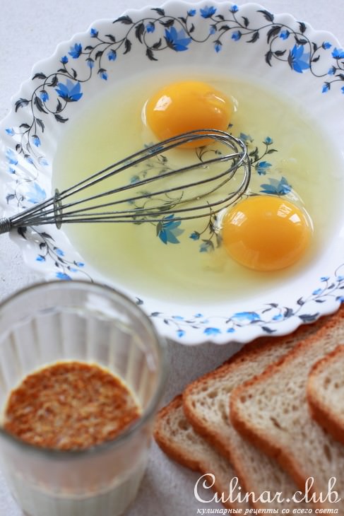 Французские тосты с творожным сыром и клюквенным соусом