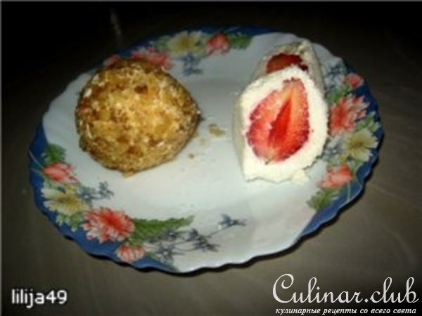 Творожные яйца с клубникой
