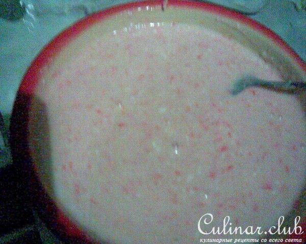 Розовый десерт на основе творога и киселя