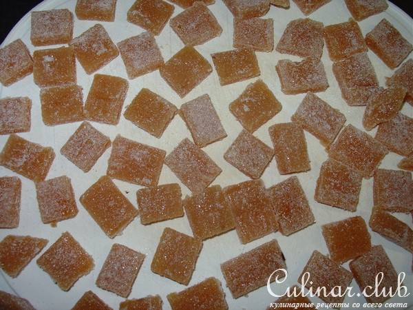 Quittenbrot (айвовый хлеб) и пралины.