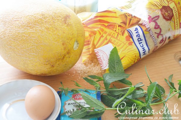 Десерт из дыни с мятным соусом