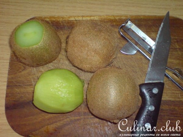Маринованные киви с безе