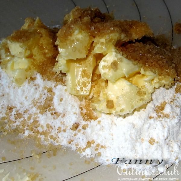 Лимонный крамбл с имбирем и изюмом