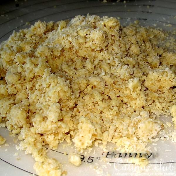 Лимонный крамбл с имбирем и изюмом