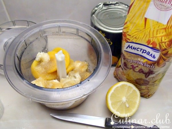 Мягкое индийское мороженое Kulfi из фруктов и йогурта.