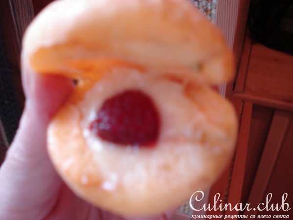 Абрикосы с начинкой, в шоколаде