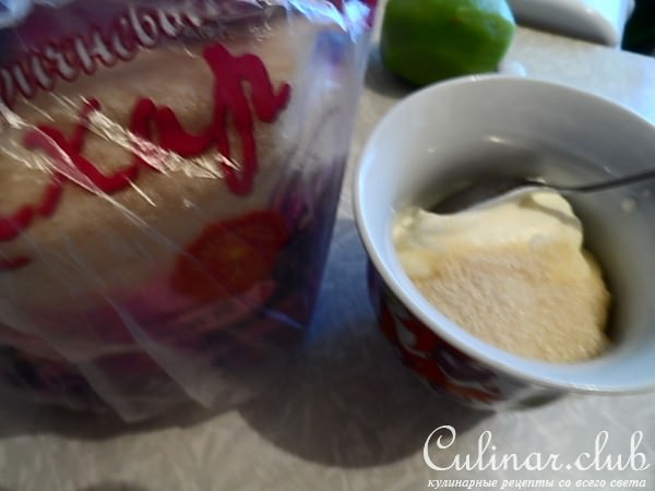 Десерт с зефиром,клубникой и киви.