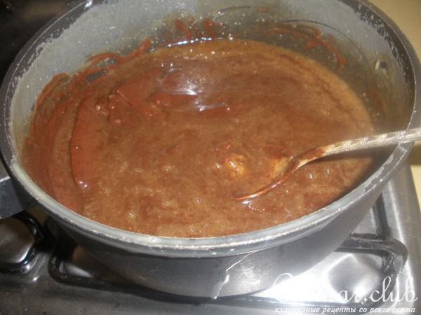 Шоколадно-карамельный торт-мусс с грушами