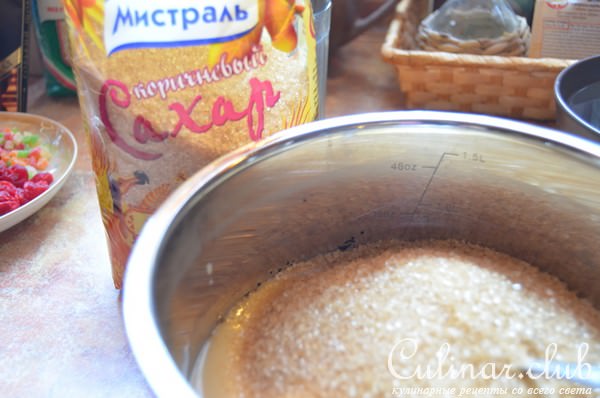 Шоколадный фадж с фундуком и вишней