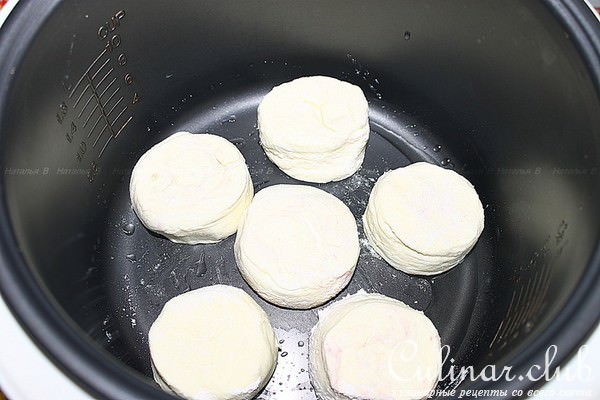 Сырники с черешней и орехами