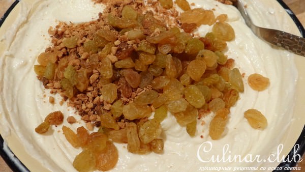 Пасха творожная сырая с арахисом и изюмом