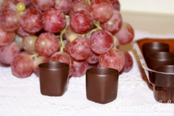 Пикантная закуска с крем-сыром "сент агюр" и виноградом в розмариновой карамели 