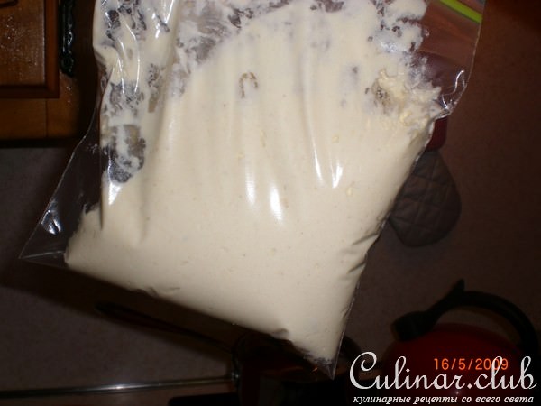 Творожные завитушки с соусом из черной смородины(вариант подачи)