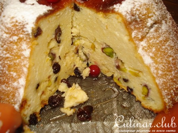 творожная запеканка с изюмом и фисташками