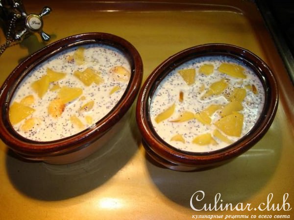 Сырные шарики с айвой в маковом соусе