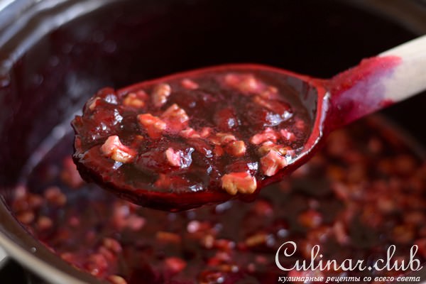 Вишневое варенье с ромом и грецкими орехами