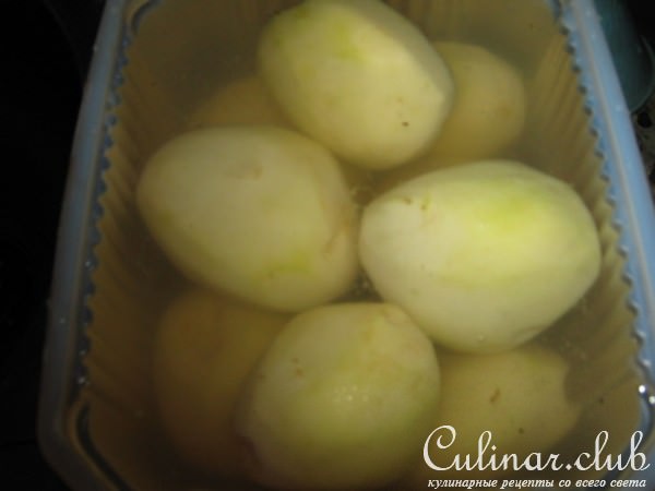 Картошка с грибами и мясом в горшочках
