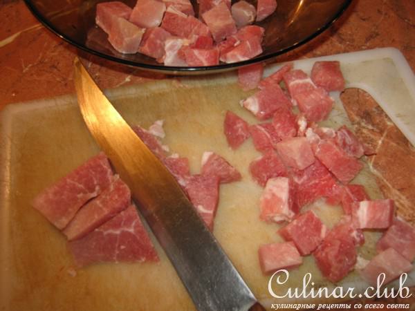 Картошка с грибами и мясом в горшочках