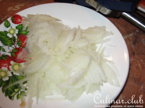 Картошка с грибами и мясом в горшочках