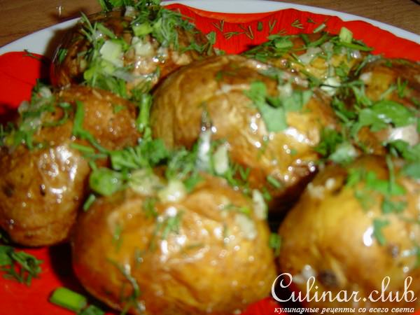 Печеная картошечка с чесноком и зеленью (вариант)